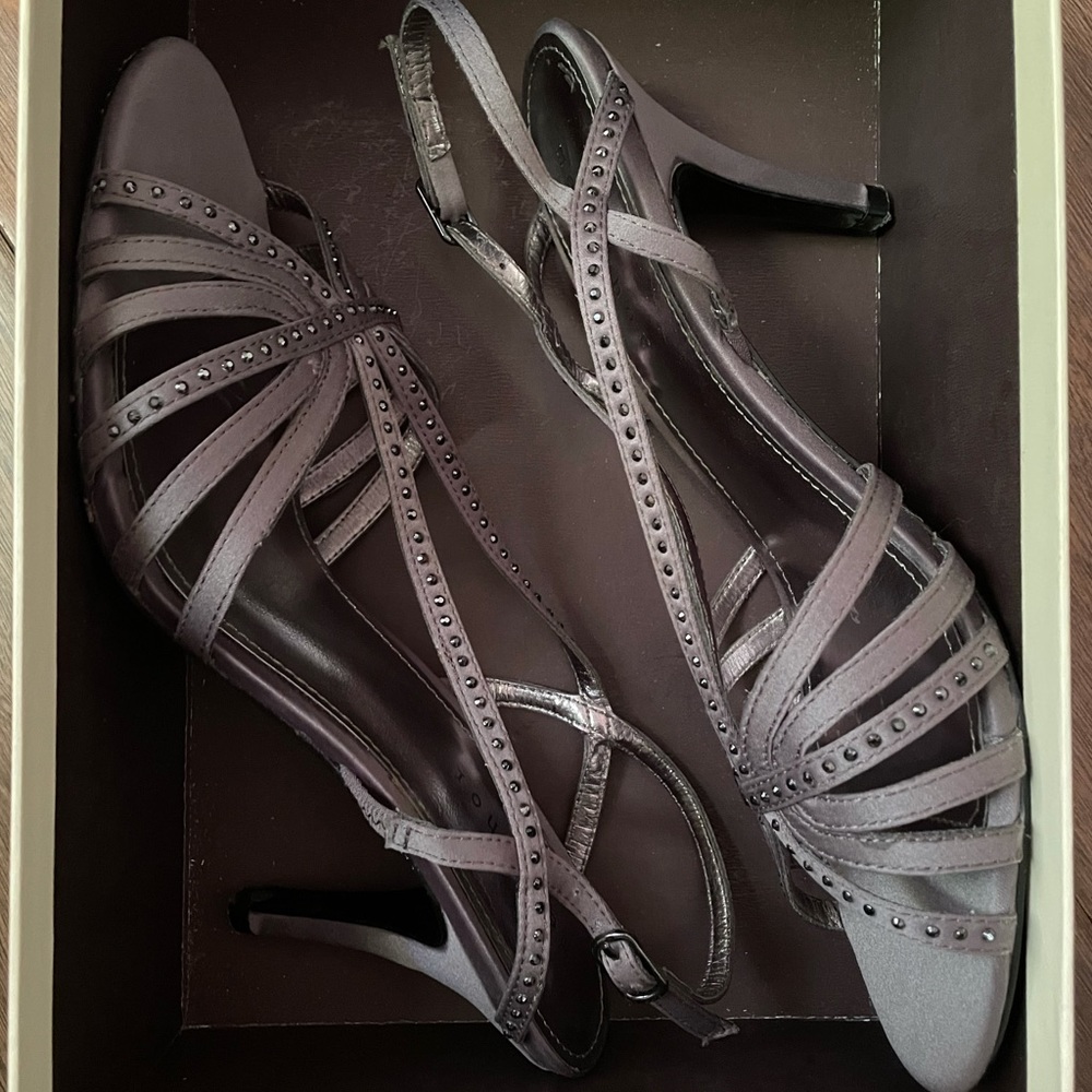 Heels - Picture 3 of 3